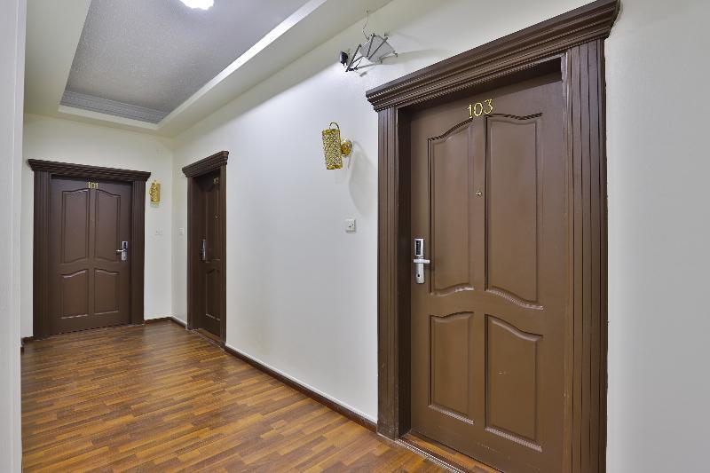 Oyo 288 Diafati Residential Units Hotel Nadinah Eksteriør billede